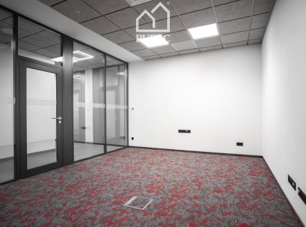 Pronájem kanceláře, 184 m²