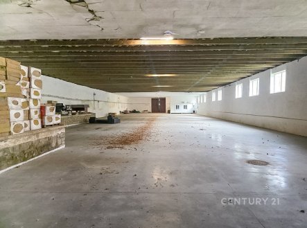 Pronájem skladu, 1 400 m²
