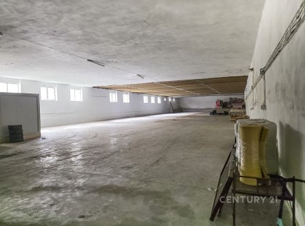 Pronájem skladu, 1 400 m²