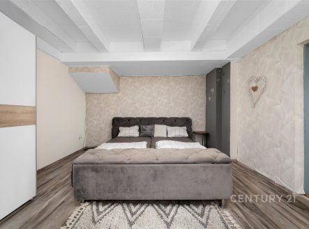 Pronájem bytu, 4+1, 98 m²