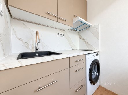 Pronájem bytu, 1+kk, 33 m²