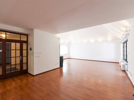Pronájem domu/vily, 417 m²