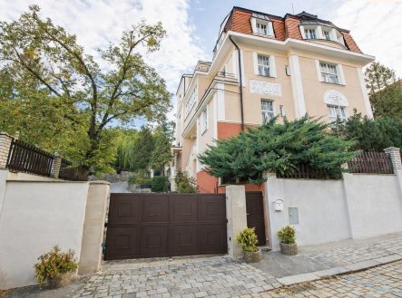 Pronájem domu/vily, 640 m²