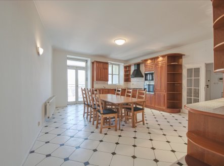 Pronájem bytu, 4+1, 205 m²