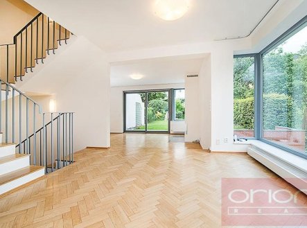 Pronájem domu/vily, 230 m²