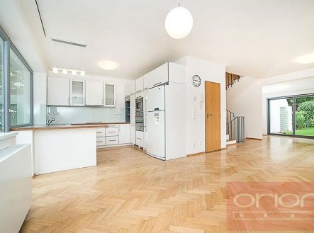 Pronájem domu/vily, 230 m²