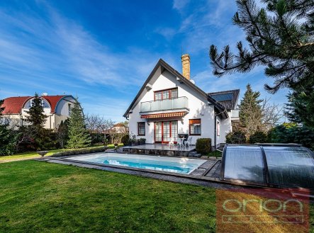 foto: 1 | Pronájem - dům/vila, 253 m²
