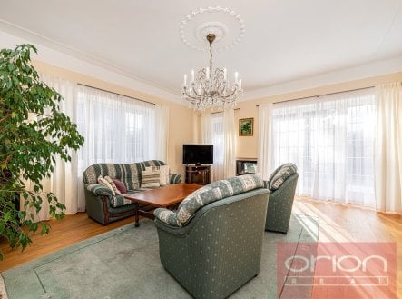 Pronájem domu/vily, 253 m²