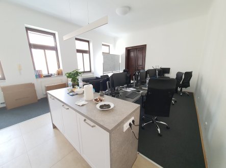 Pronájem kanceláře, 65 m²