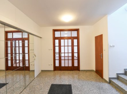 Pronájem kanceláře, 417 m²