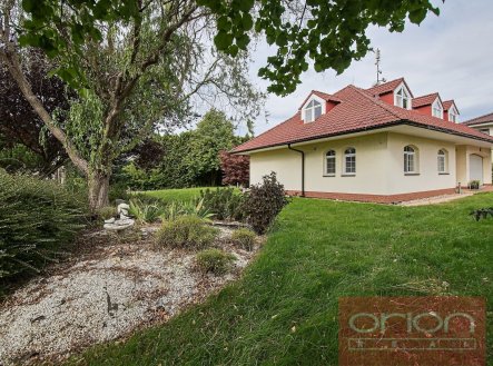 foto: 2 | Prodej - dům/vila, 302 m²