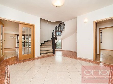 Pronájem domu/vily, 390 m²