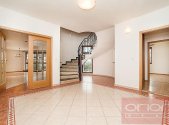 Pronájem domu/vily, 390 m²