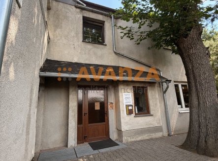 Prodej komerčního objektu, administrativní budova, 1 200 m²