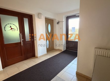 Prodej komerčního objektu, administrativní budova, 1 200 m²