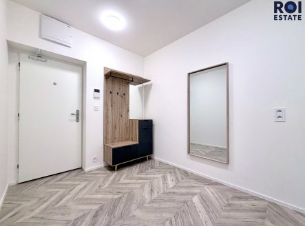 Pronájem bytu, 1+kk, 38 m²