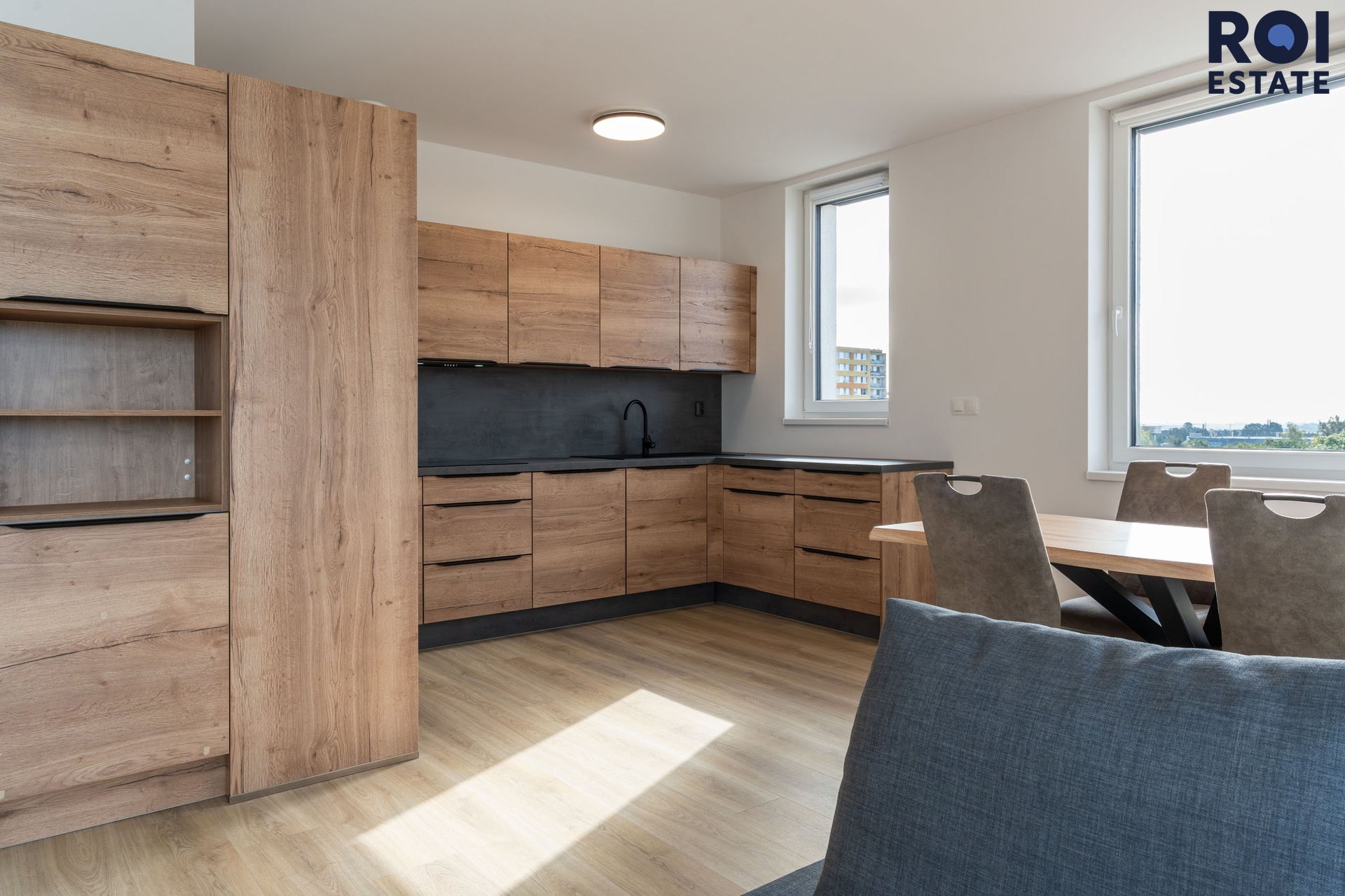 Pronájem bytu 4+kk 96 m² se třemi balkony a parkovacím stáním, Kladno - Kročehlavy
