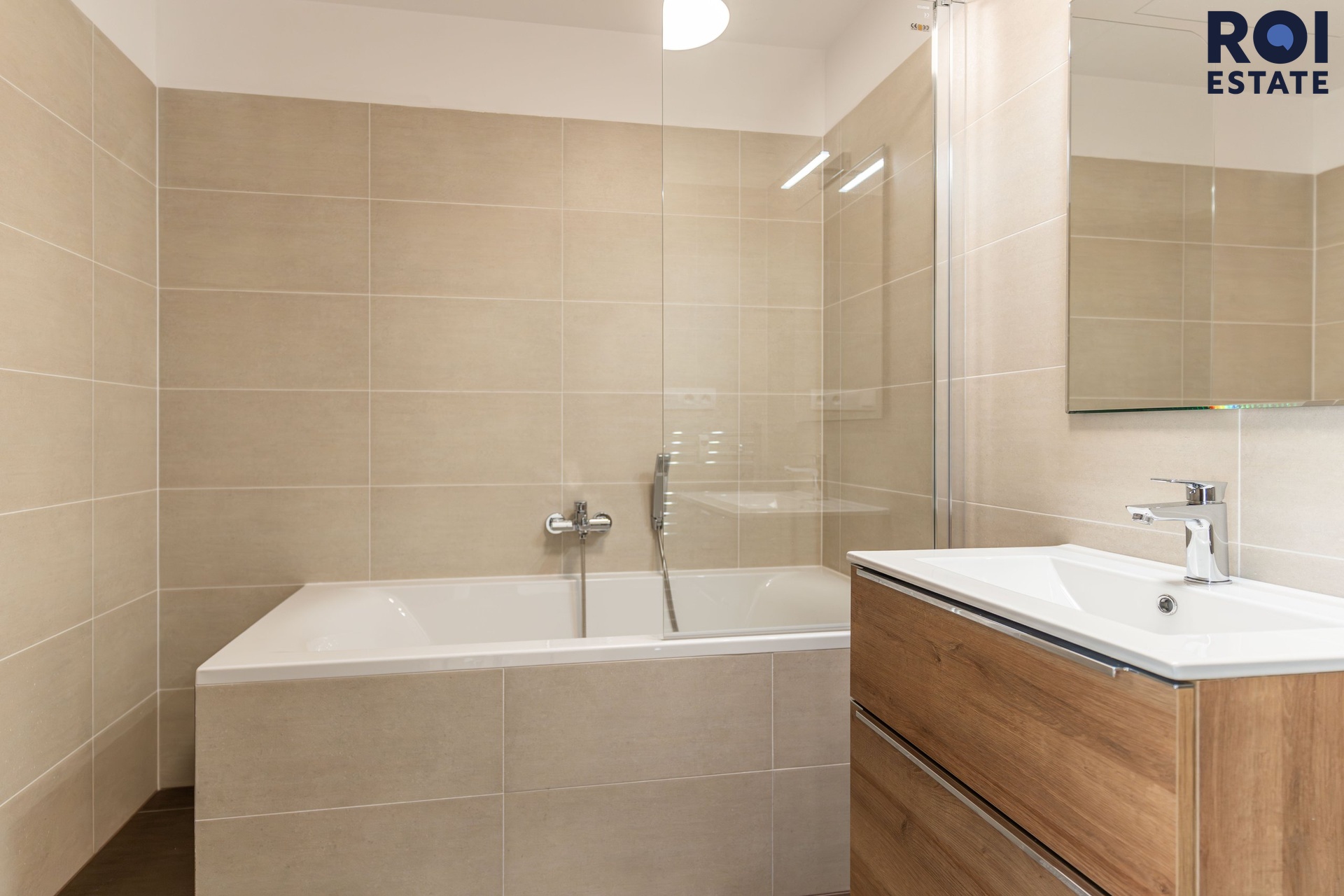Pronájem bytu 4+kk 96 m² se třemi balkony a parkovacím stáním, Kladno - Kročehlavy
