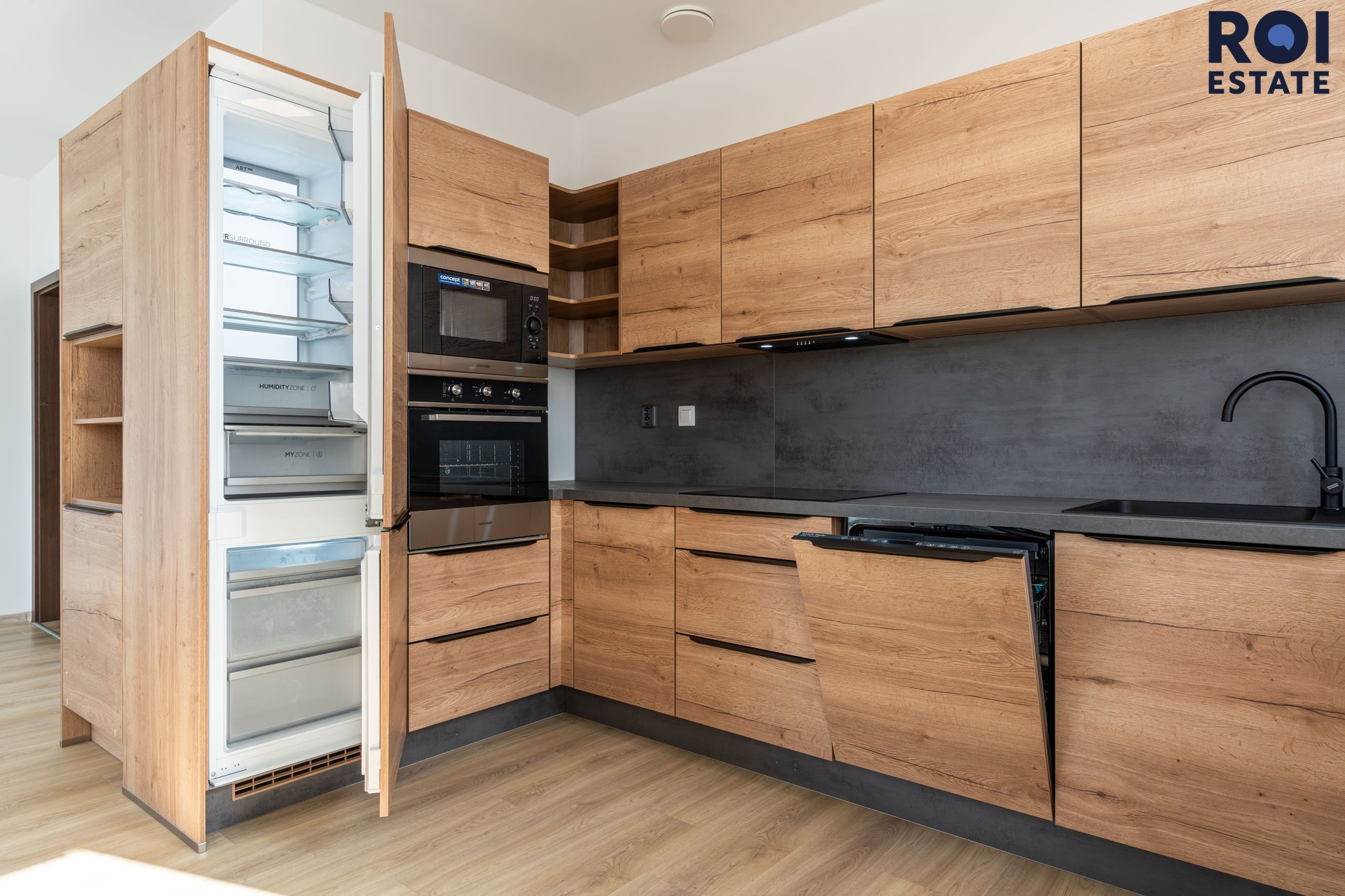 Pronájem bytu 4+kk 96 m² se třemi balkony a parkovacím stáním, Kladno - Kročehlavy