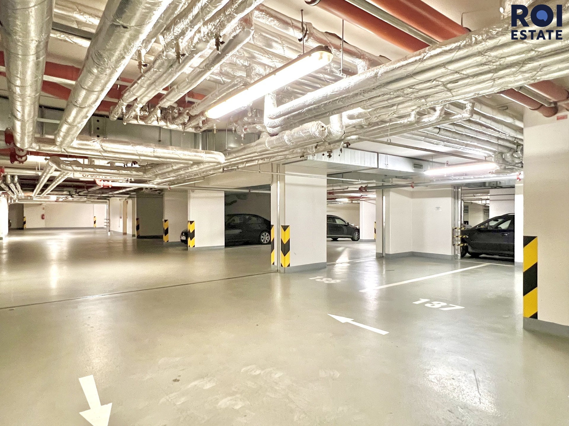 Pronájem plně vybaveného bytu 4+kk 103 m² s balkonem, parkovacím stáním a klimatizací, Praha - Horní