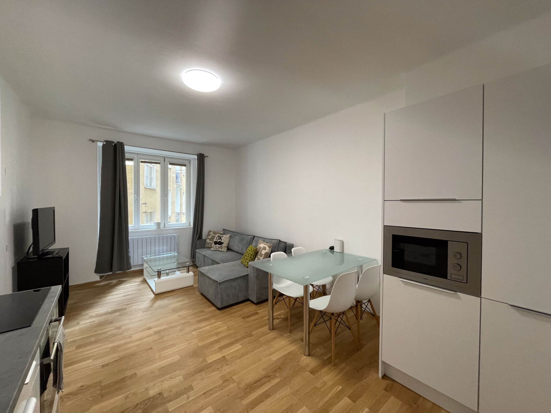 Pronájem bytu 2+kk, 55 m² | Praha 6 – Dejvice | Kompletně zrekonstruovaný byt u metra Dejvická