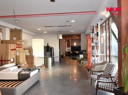 Pronájem kanceláře, 234 m²
