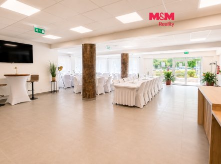 Pronájem obchodní prostory, 210 m²