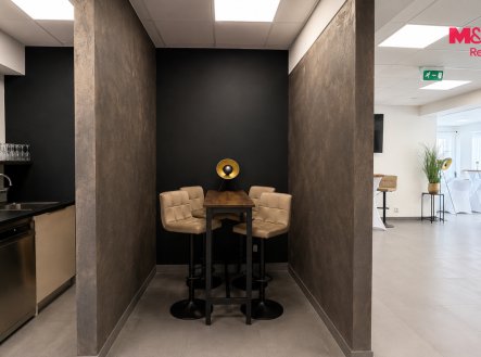 Pronájem obchodní prostory, 210 m²