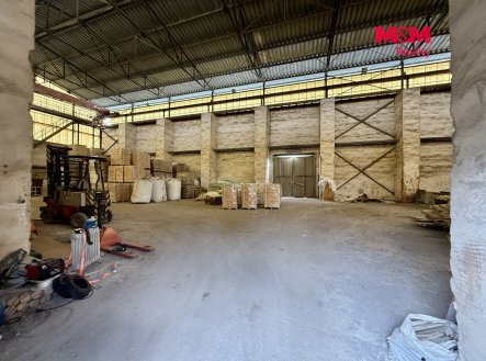 Pronájem skladu, 1 040 m²