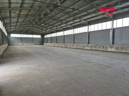 Pronájem skladu, 940 m²