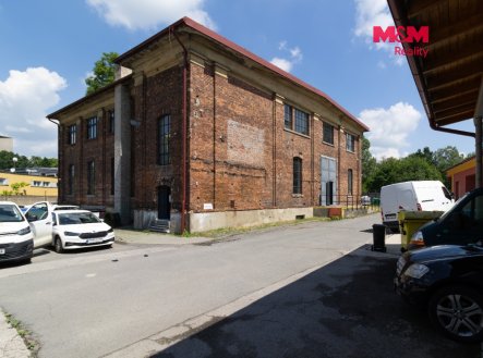 Pronájem výrobní prostory, 1 500 m²