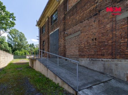Pronájem výrobní prostory, 1 500 m²