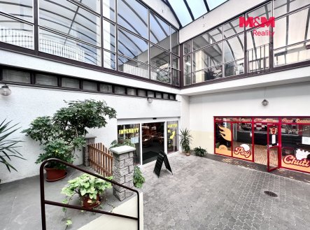 Pronájem kanceláře, 291 m²