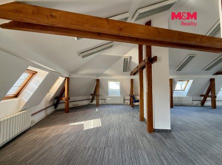 Pronájem kanceláře, 275 m²