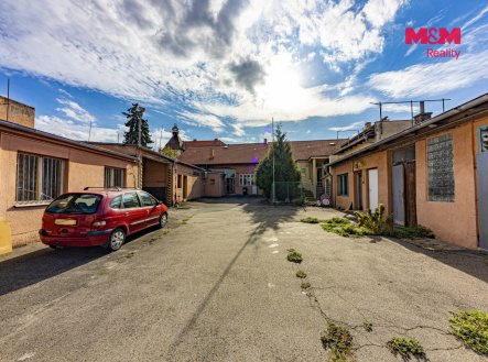 Pronájem obchodní prostory, 890 m²