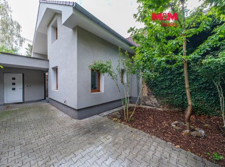 Dům | Prodej - dům/vila, 183 m²