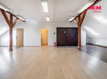 Pronájem kanceláře, 104 m²