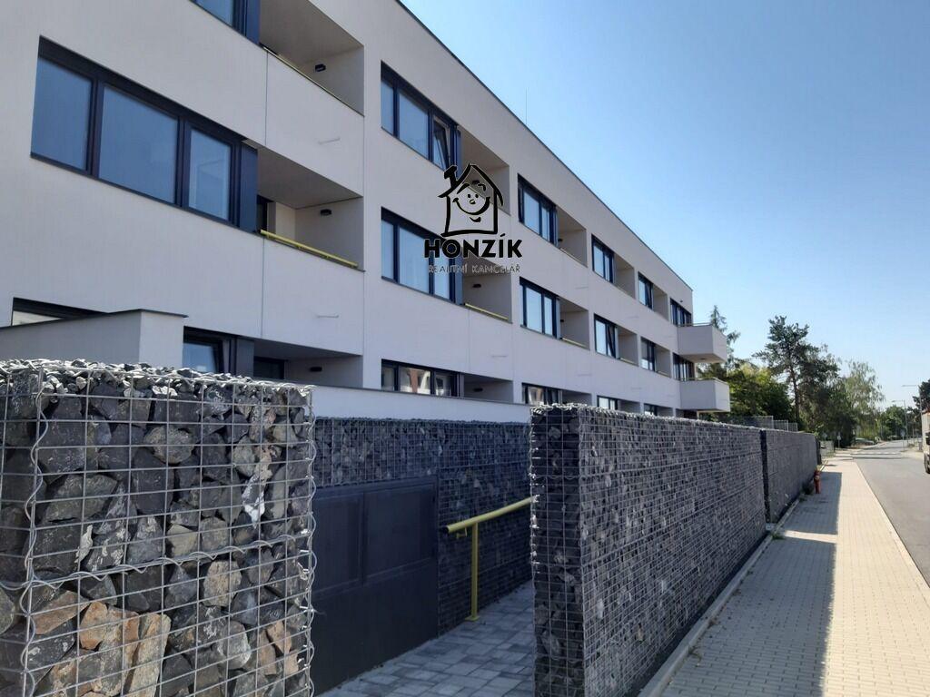 Byt 2+kk s terasou, gar. stáním a komorou Stará Boleslav, ul. Josefa Truhláře