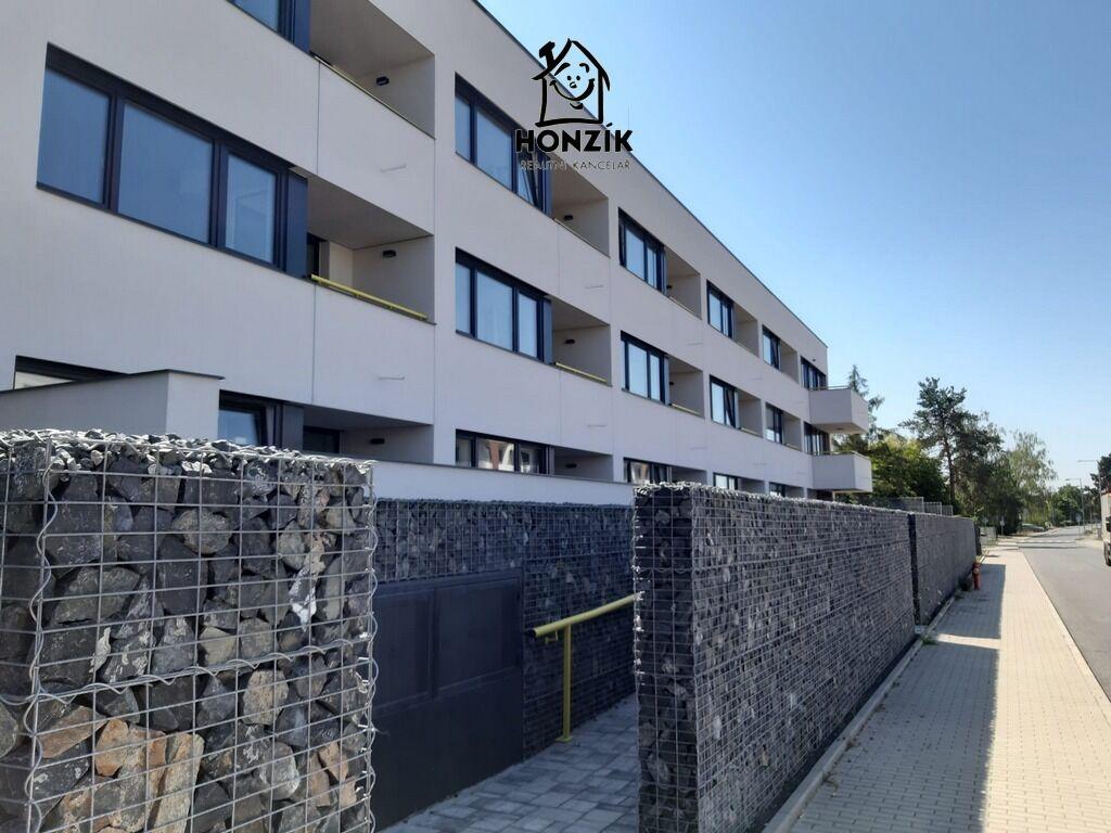 Byt 2+kk s terasou a zahradou, gar. stáním a komorou Stará Boleslav, ul. Josefa Truhláře