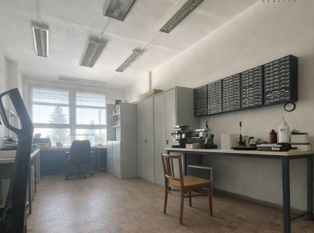 Pronájem kanceláře, 225 m²