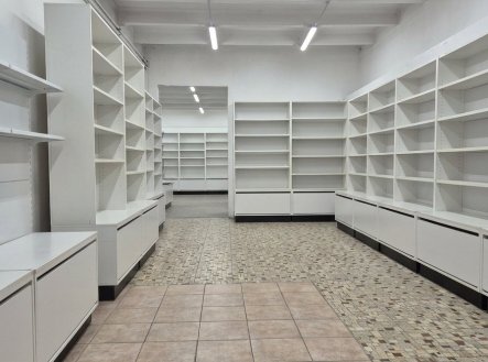 Pronájem obchodní prostory, 212 m²