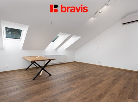 Pronájem kanceláře, 230 m²