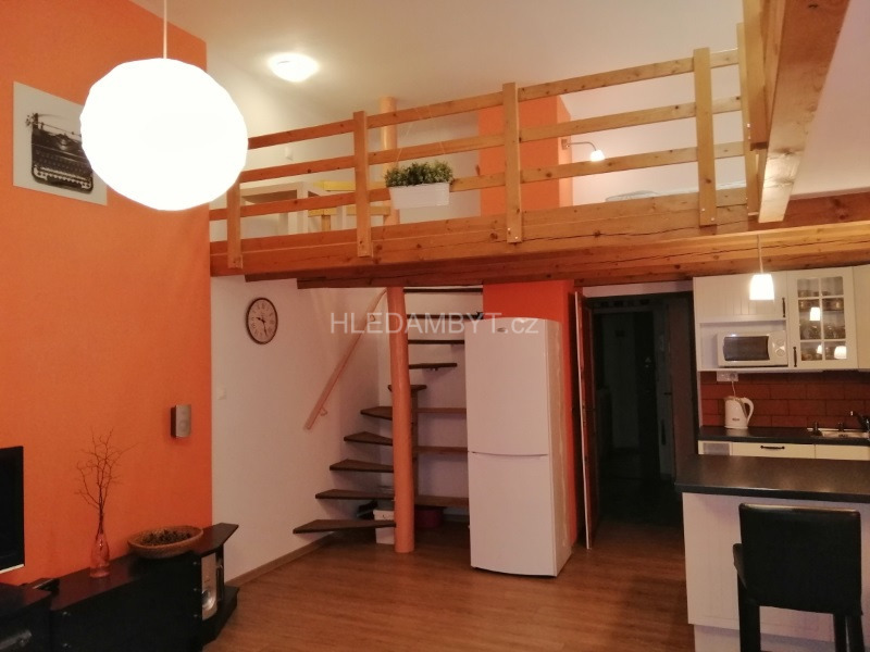Pronájem bytu Praha 8 Palmovka 1+kk Heydukova