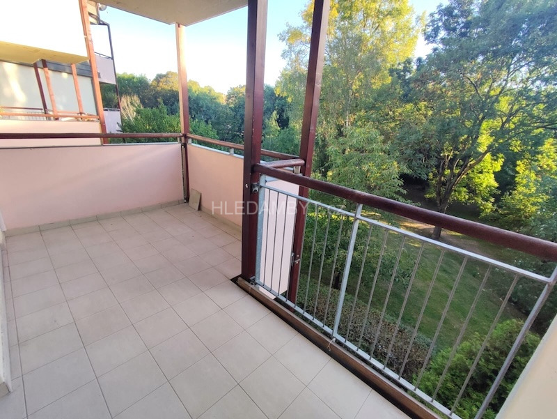 Pronájem bytu Praha 9 Vysočany 3+kk s balkonem a garáží Podvinný mlýn