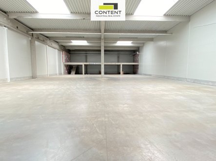 Pronájem skladu, 900 m²