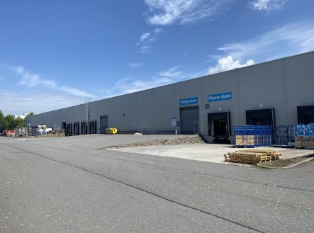 Pronájem skladu, 900 m²
