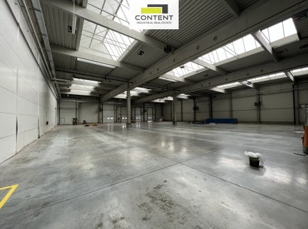 Pronájem skladu, 900 m²