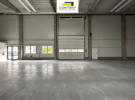 Pronájem skladu, 1 300 m²