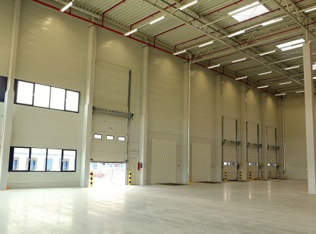 Pronájem skladu, 7 000 m²