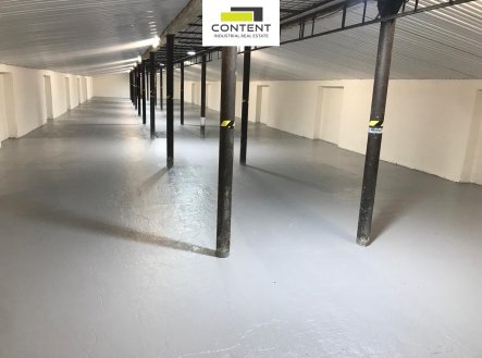 Pronájem skladu, 888 m²